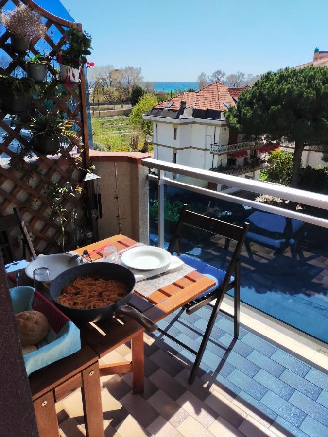 Appartamento Riviera Trilocale Wifi E Parcheggio Privato Ventimiglia Exterior foto